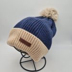 Bonnet bicolore à pompon