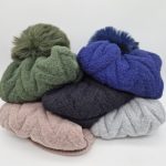 Bonnet en maille câblée avec doublure en sherpa